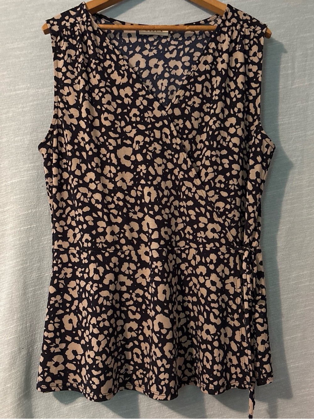 West K Laura Blouse Sleeveless Pullover V-Neck Navy/Beige Floral Women’s Sz XL